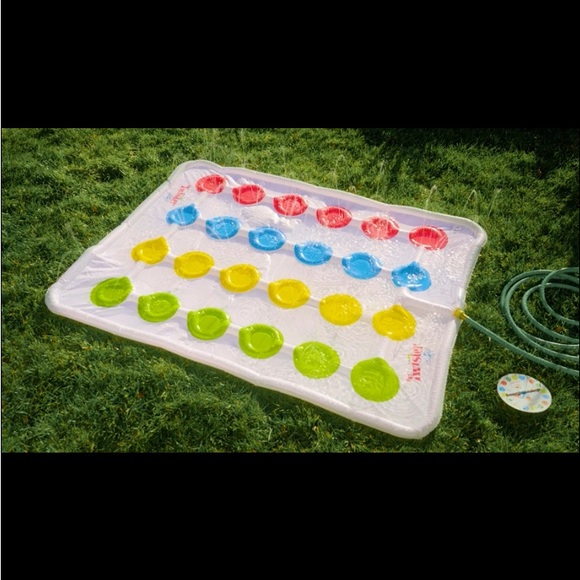 Hasbro Twister Splash Mat 68X52 in - Picture 2 of 11